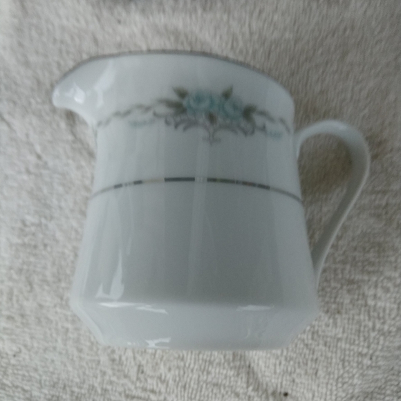 Style House Fine China Corsage Pattern - Picture 4 of 11